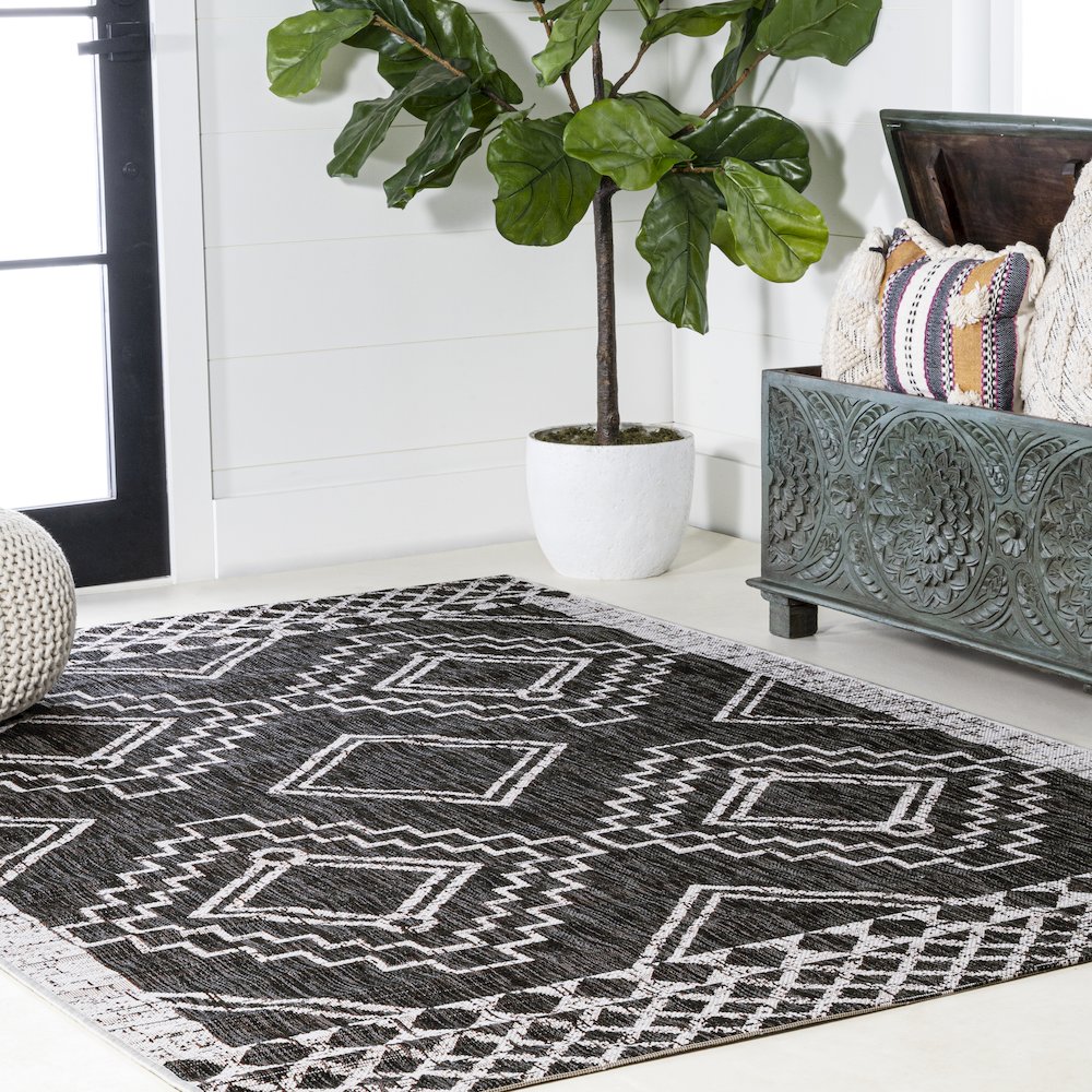 Marokko Diamond Tribal Medallion Indoor/Outdoor Area Rug. Picture 5