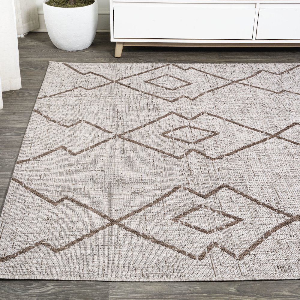 Carwa Tribal Diamond Trellis Indoor/Outdoor Area Rug. Picture 3
