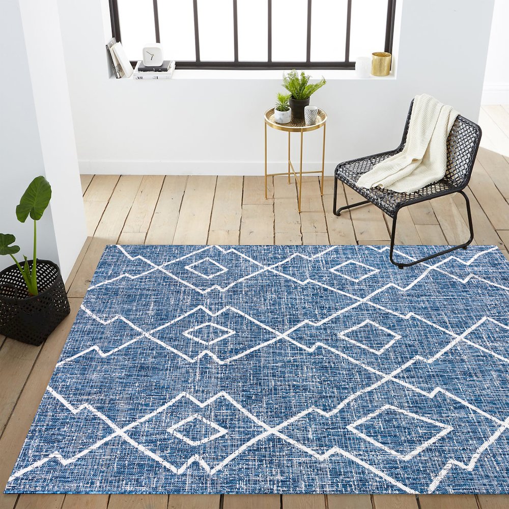 Carwa Tribal Diamond Trellis Indoor/Outdoor Area Rug. Picture 16