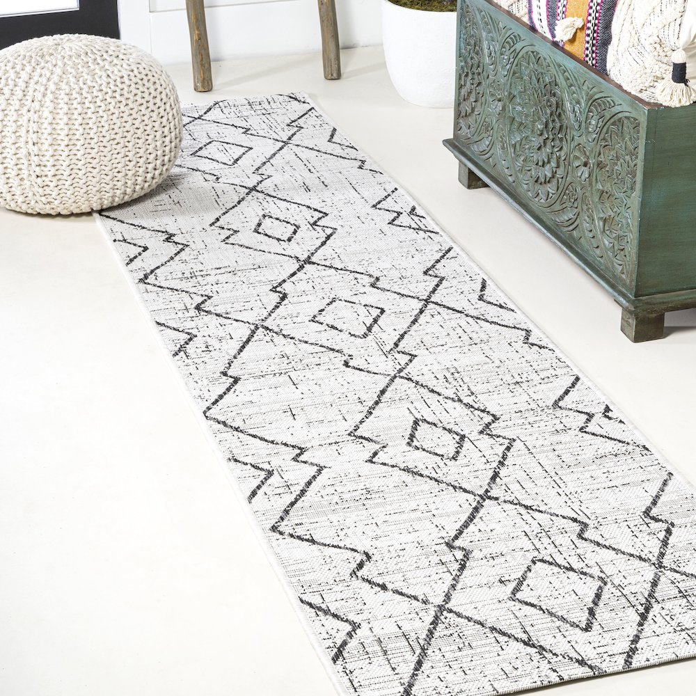 Carwa Tribal Diamond Trellis Indoor/Outdoor Area Rug. Picture 2