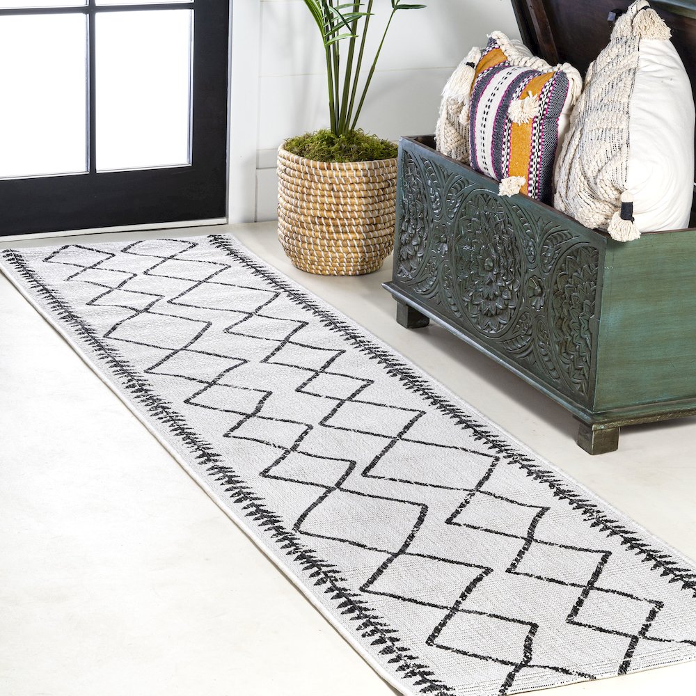 Derya Tribal Diamond Trellis Indoor/Outdoor Area Rug. Picture 2