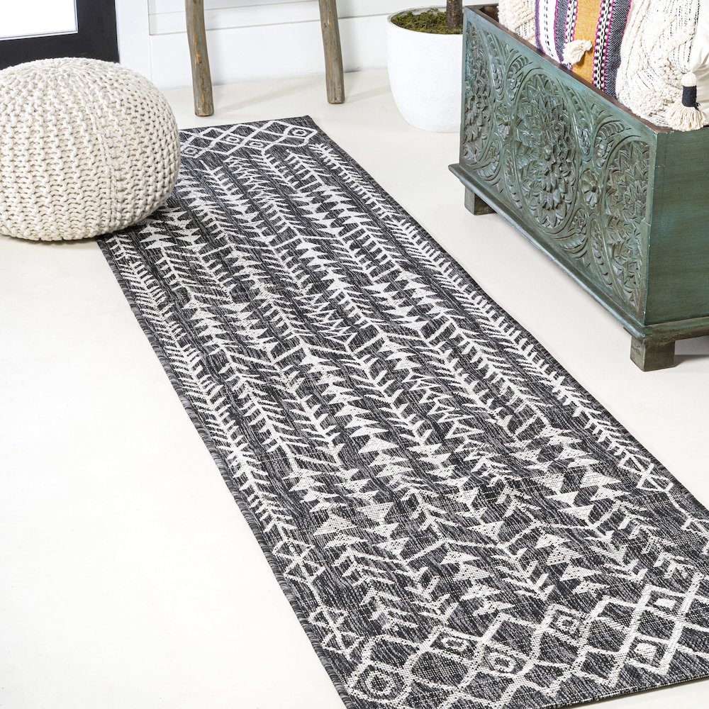 Tokay Bohemian Geometric Indoor/Outdoor Area Rug. Picture 2