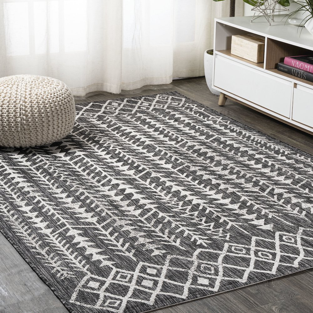 Tokay Bohemian Geometric Indoor/Outdoor Area Rug. Picture 2