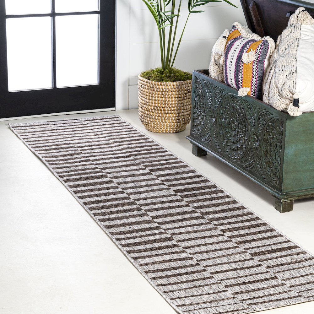 Sukie Modern Offset Stripe Indoor/Outdoor Area Rug. Picture 2
