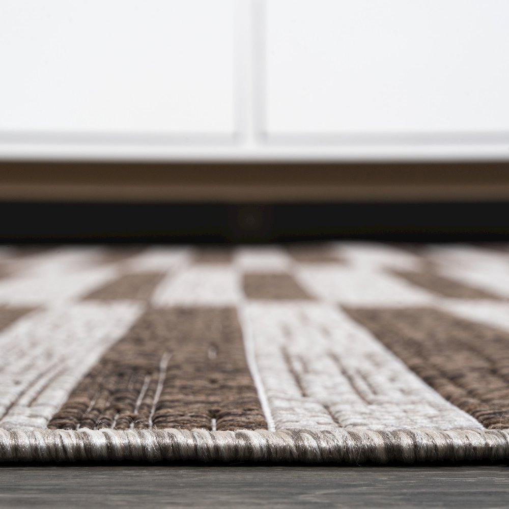 Sukie Modern Offset Stripe Indoor/Outdoor Area Rug. Picture 11