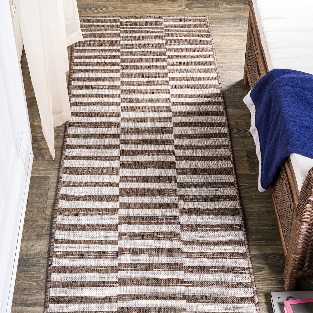 Sukie Modern Offset Stripe Indoor/Outdoor Area Rug. Picture 2