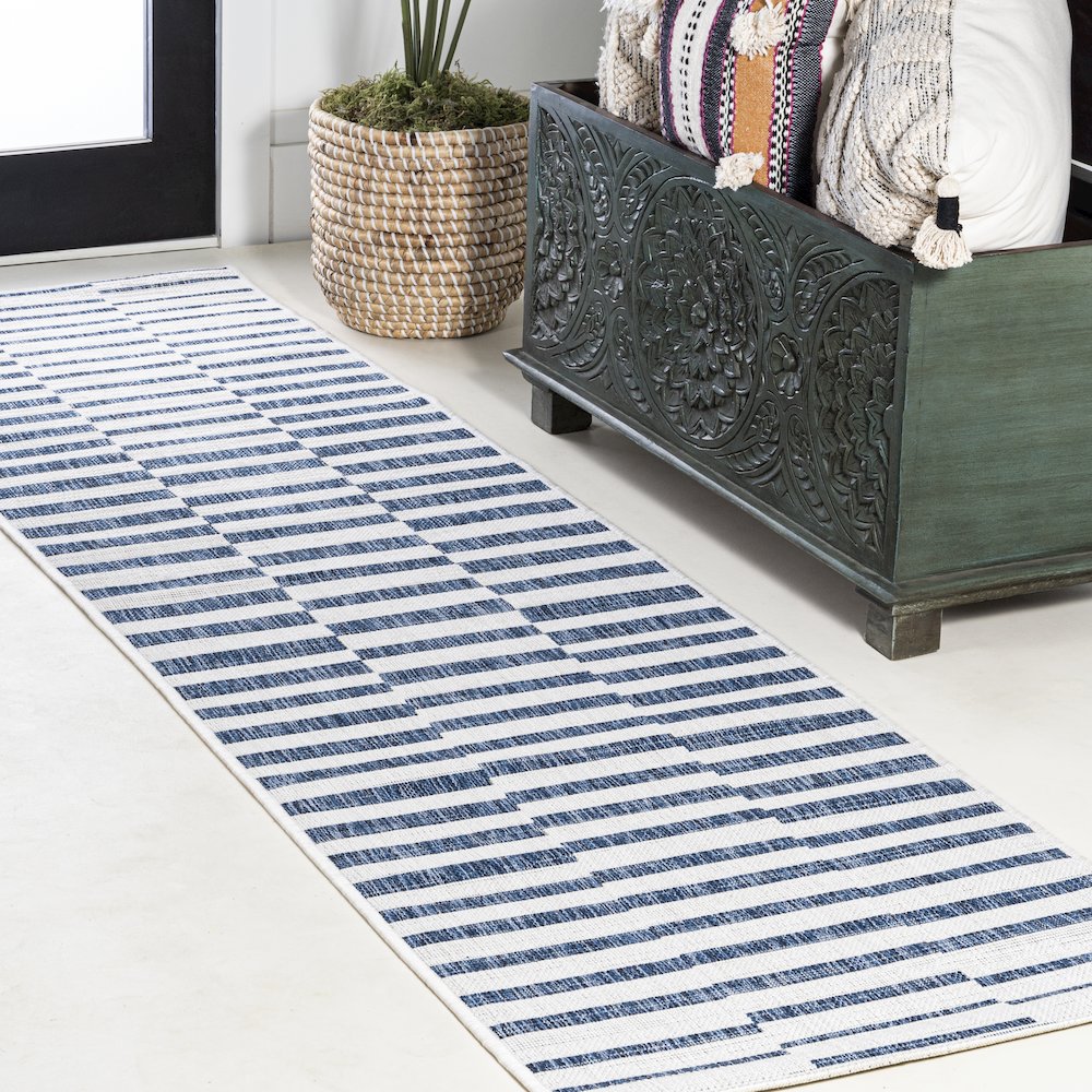 Sukie Modern Offset Stripe Indoor/Outdoor Area Rug. Picture 2