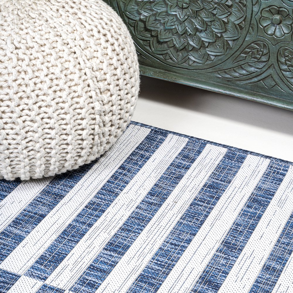 Sukie Modern Offset Stripe Indoor/Outdoor Area Rug. Picture 5