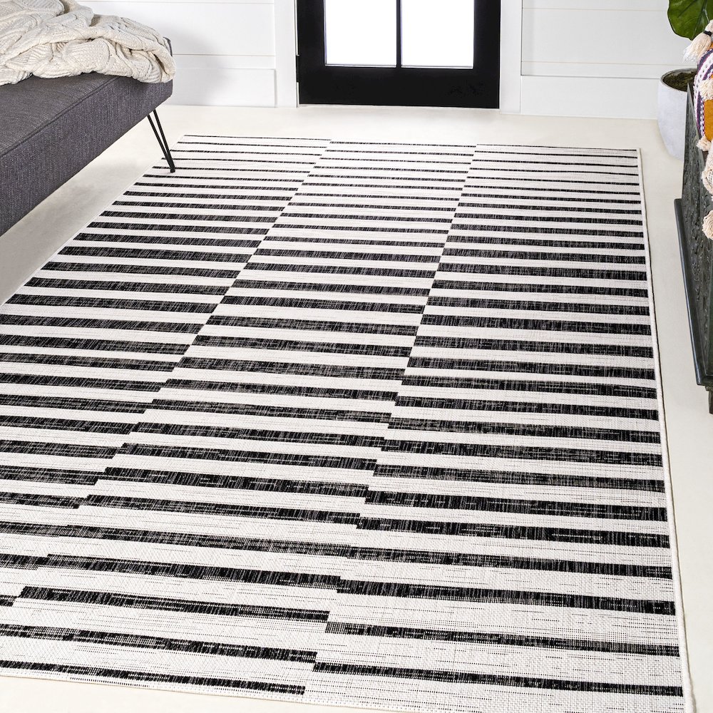 Sukie Modern Offset Stripe Indoor/Outdoor Area Rug. Picture 2