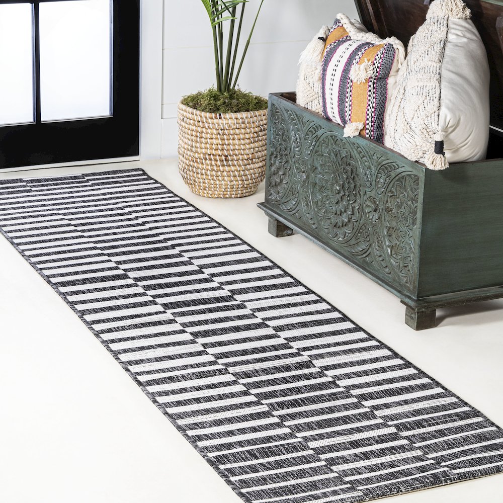 Sukie Modern Offset Stripe Indoor/Outdoor Area Rug. Picture 2