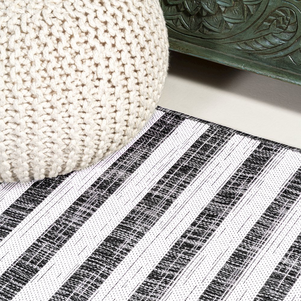 Sukie Modern Offset Stripe Indoor/Outdoor Area Rug. Picture 4