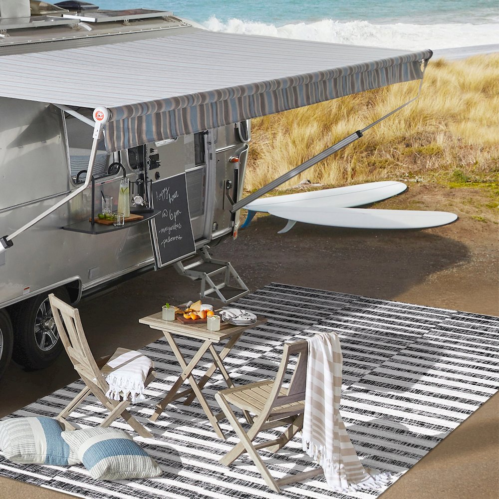 Sukie Modern Offset Stripe Indoor/Outdoor Area Rug. Picture 7