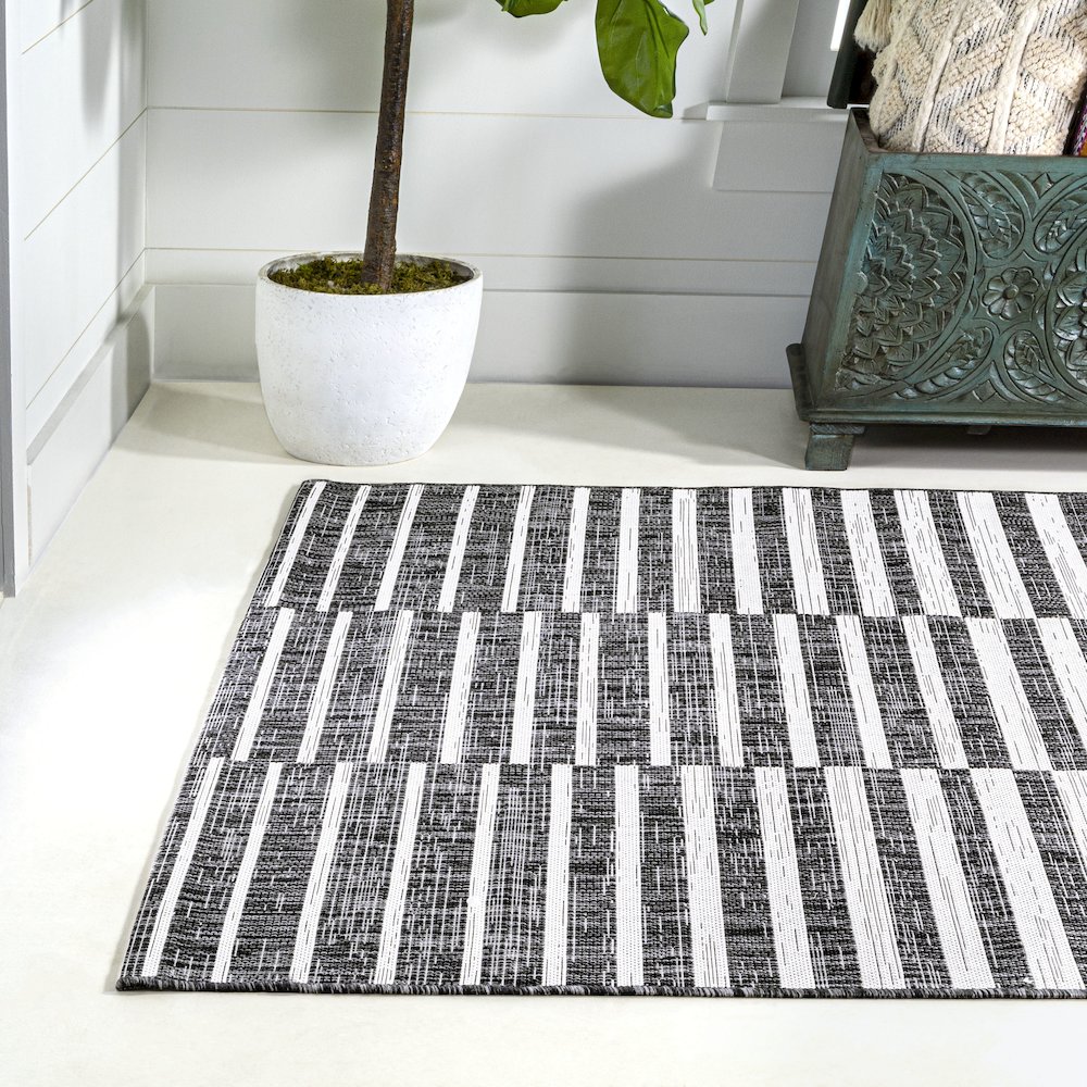 Sukie Modern Offset Stripe Indoor/Outdoor Area Rug. Picture 3