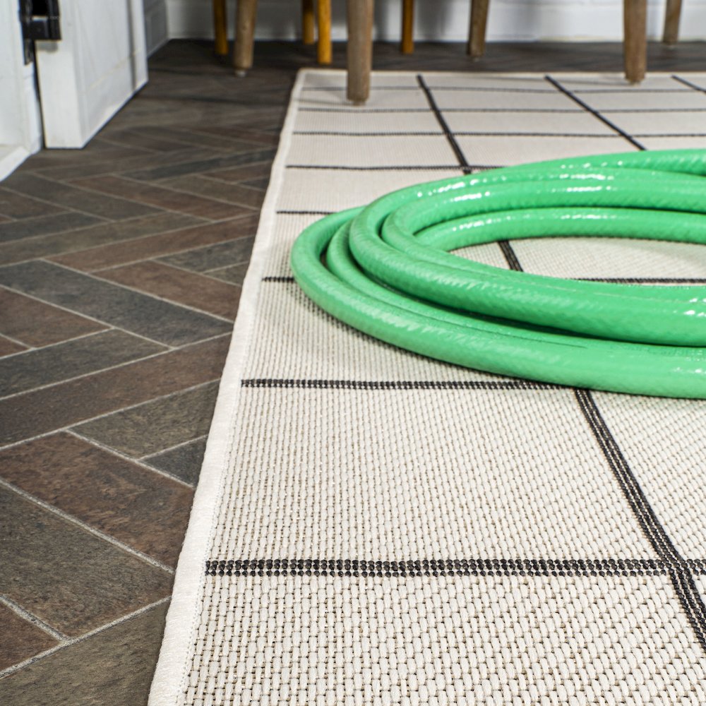Grid Modern Squares Indoor/Outdoor Area Rug. Picture 12