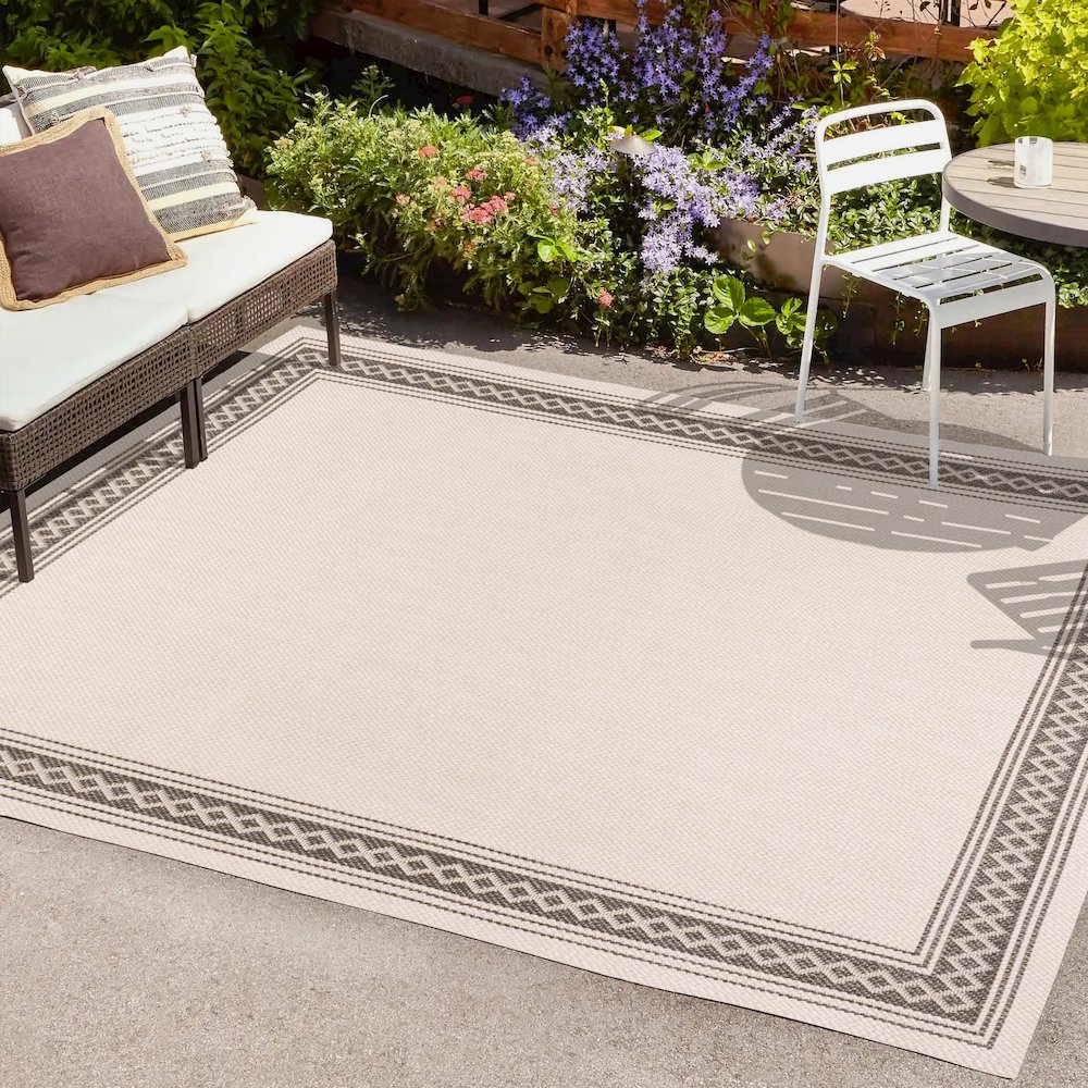 Lucia Classic Diamond Border Indoor/Outdoor Area Rug. Picture 6