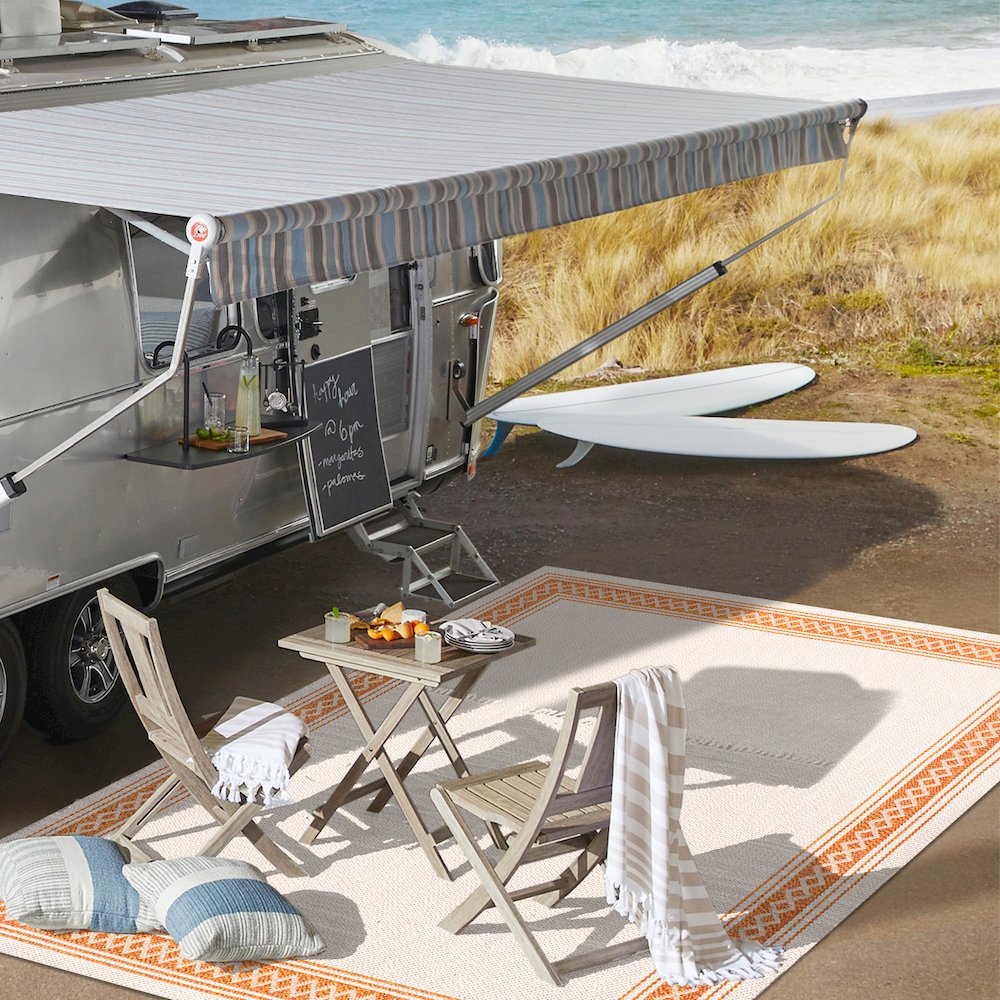 Lucia Classic Diamond Border Indoor/Outdoor Area Rug. Picture 14