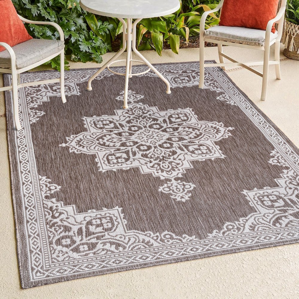 Vintage Casual Medallion Light Brown/Cream 4 ft. x 6 ft. Indoor/Outdoor Area Rug. Picture 3
