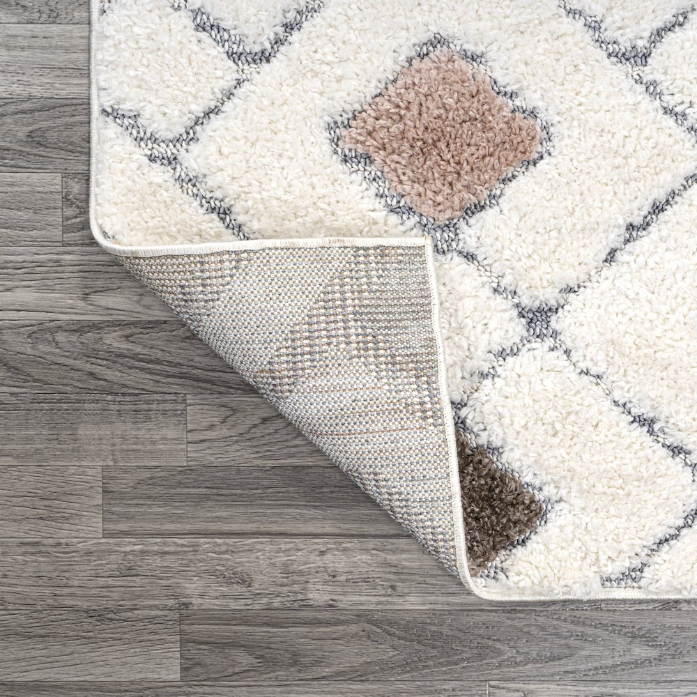 Astrid Retro Trellis High-Low Area Rug. Picture 6