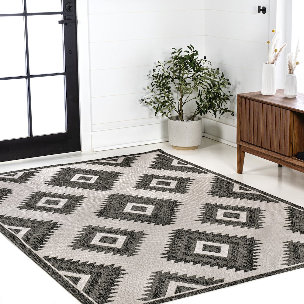 Lior Geometric Moroccan Diamond Indoor/Outdoor Area Rug. Picture 3