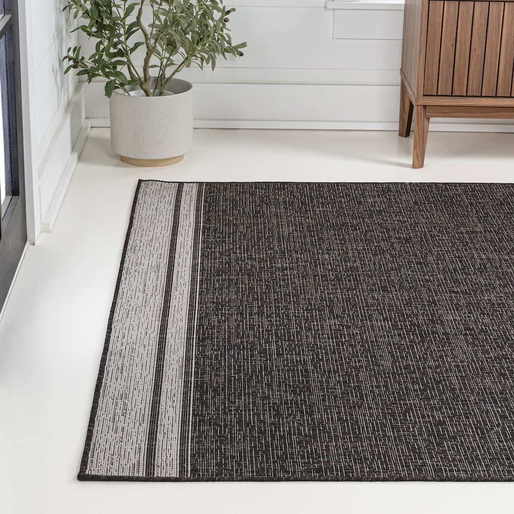 Alda Modern Minimalist Mingled Solid Indoor/Outdoor Area Rug. Picture 1
