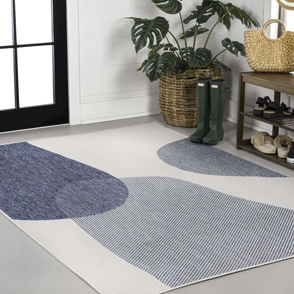 Geometric Organic Shapes Cream/Navy 4 ft. x 6 ft. Indoor/Outdoor Area Rug. Picture 3