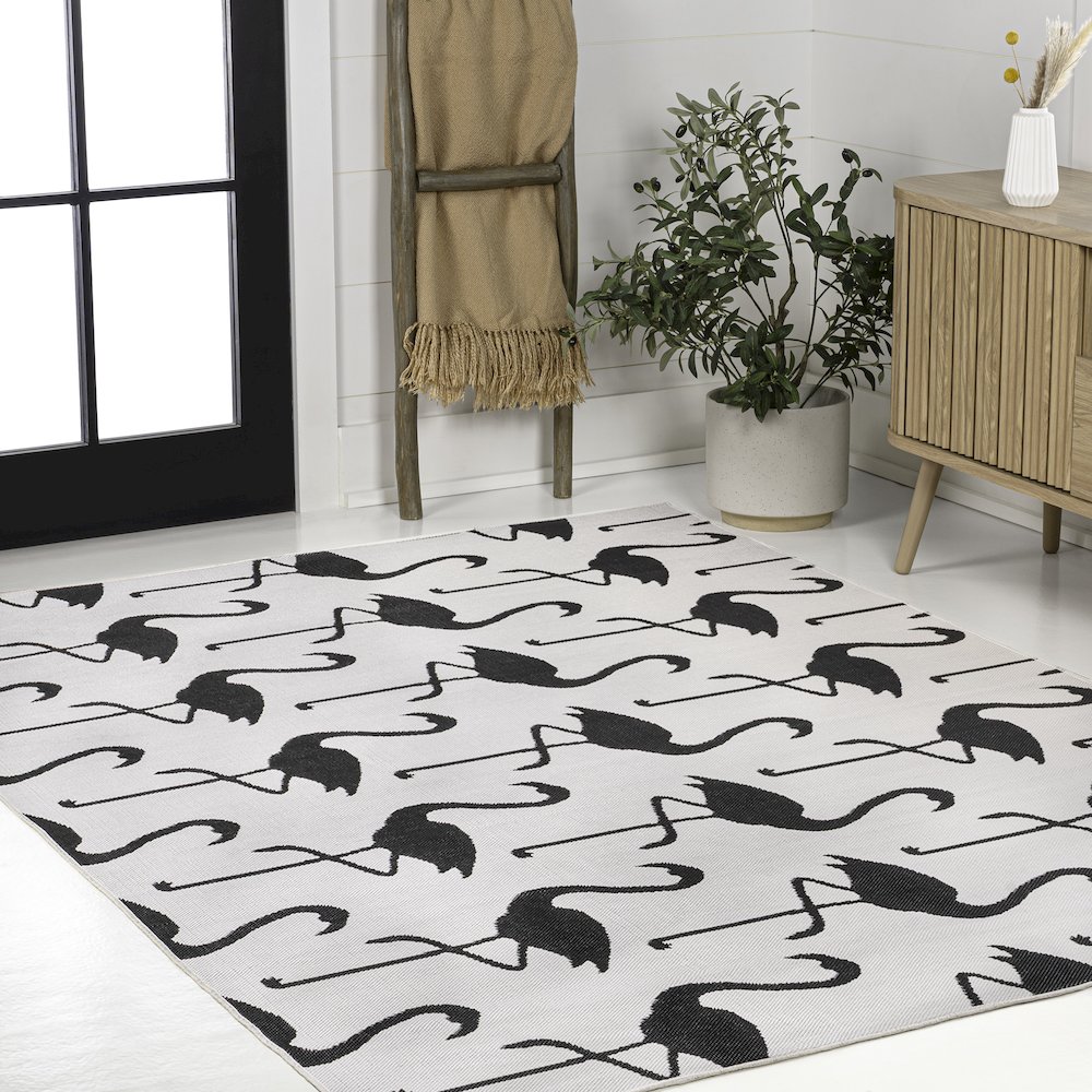 Flamingos Two-Tone White/Black 4 ft. x 6 ft. Indoor/Outdoor Area Rug. Picture 3