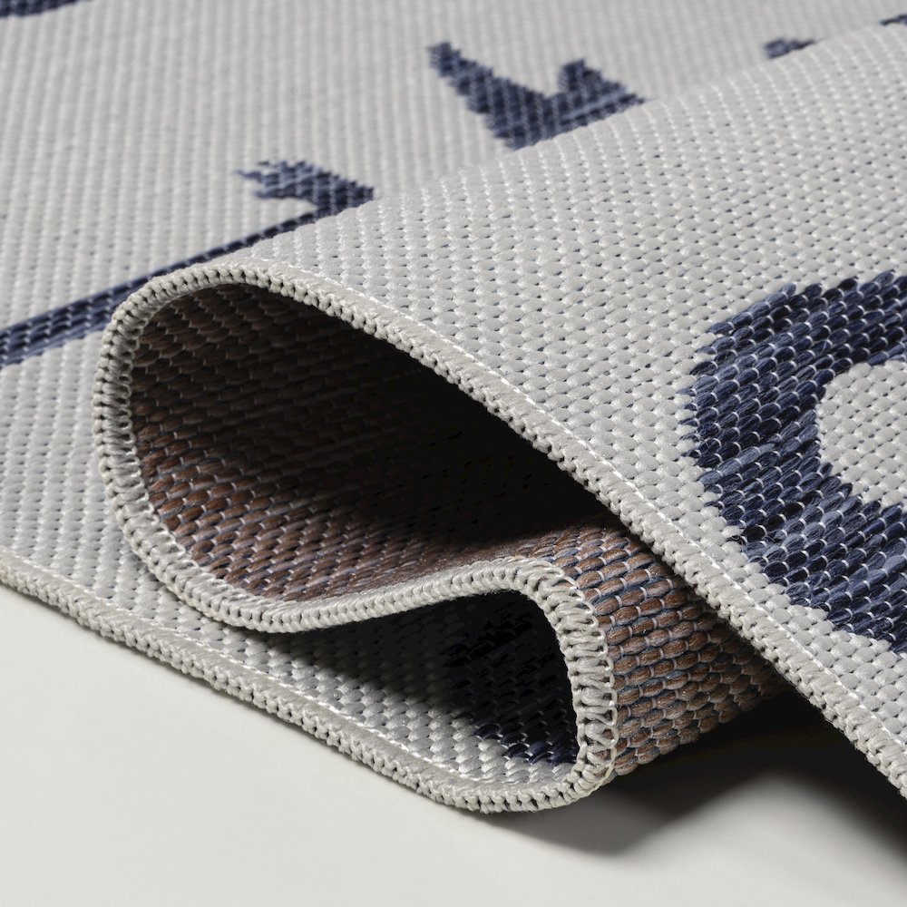 Flamingos Two-Tone White/Navy 4 ft. x 6 ft. Indoor/Outdoor Area Rug. Picture 5