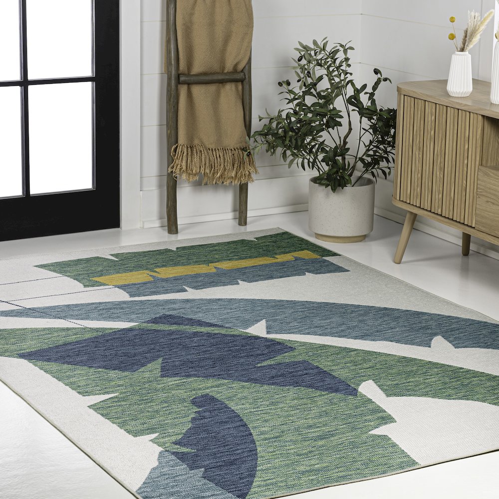 Palm Leaf Green/Cream 4 ft. x 6 ft. Indoor/Outdoor Area Rug. Picture 3