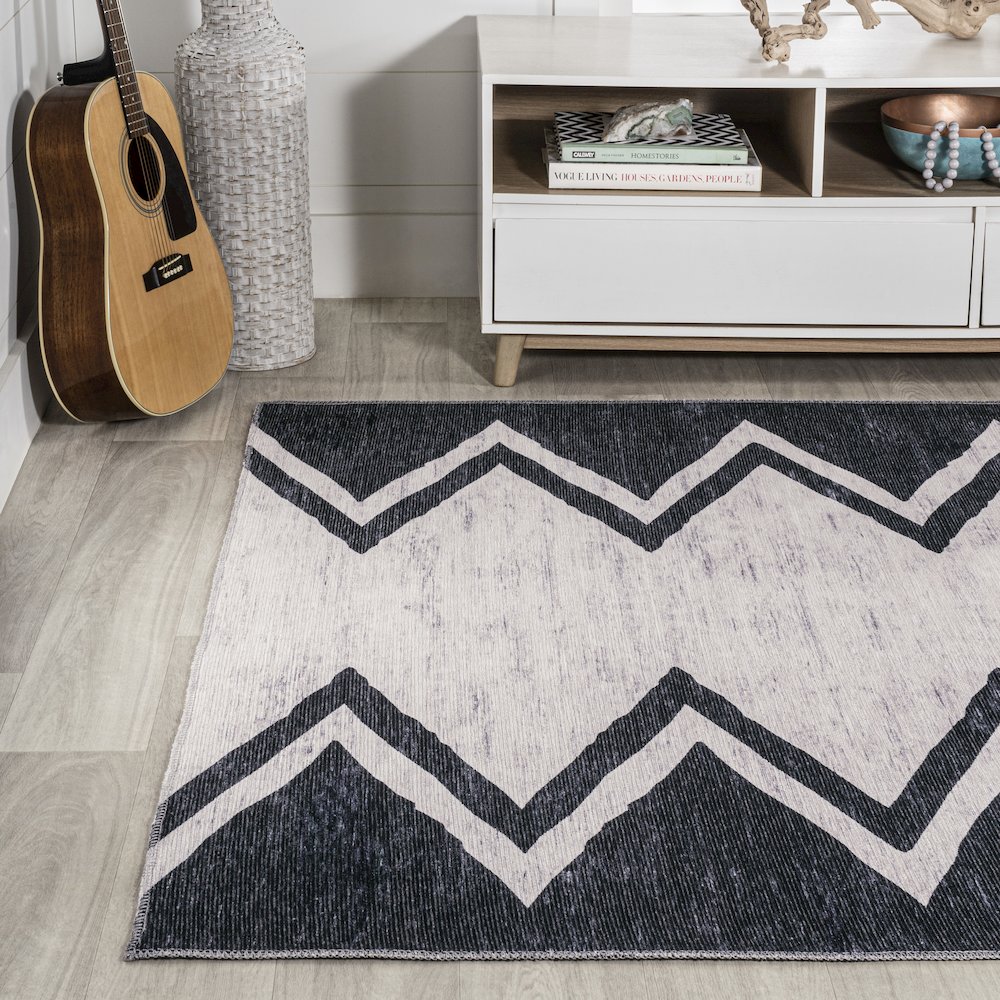 Siksak Modern Chevron Border Area Rug. Picture 3