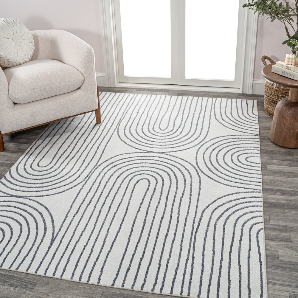 Doodle Contemporary Glam Geometric Machine-Washable Area Rug. Picture 1
