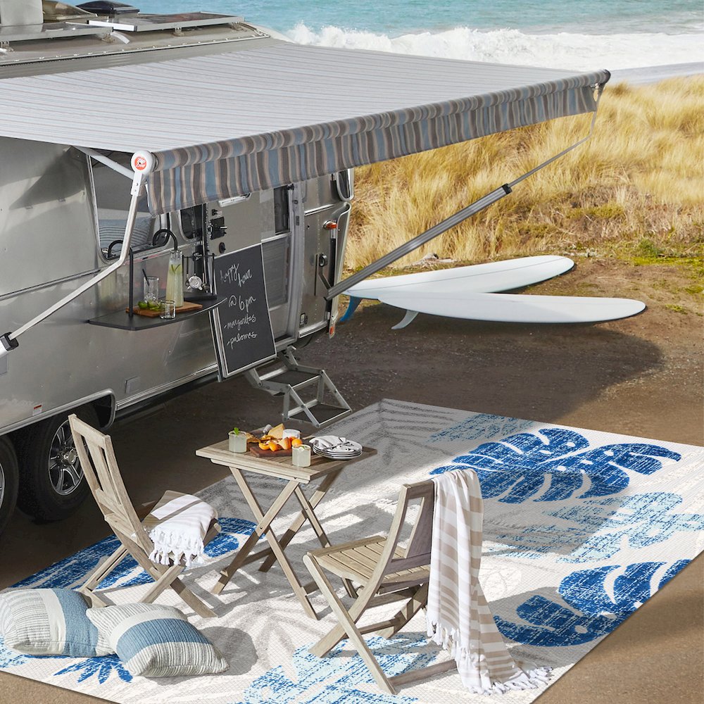 Monstera Tropical Leaf High-Low Indoor/Outdoor Area Rug. Picture 14