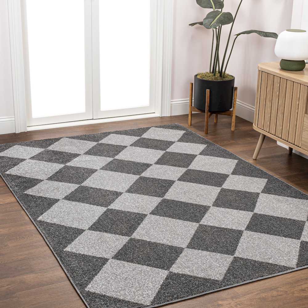 Draper Classic Geometric Diamond Pattern Area Rug. Picture 2