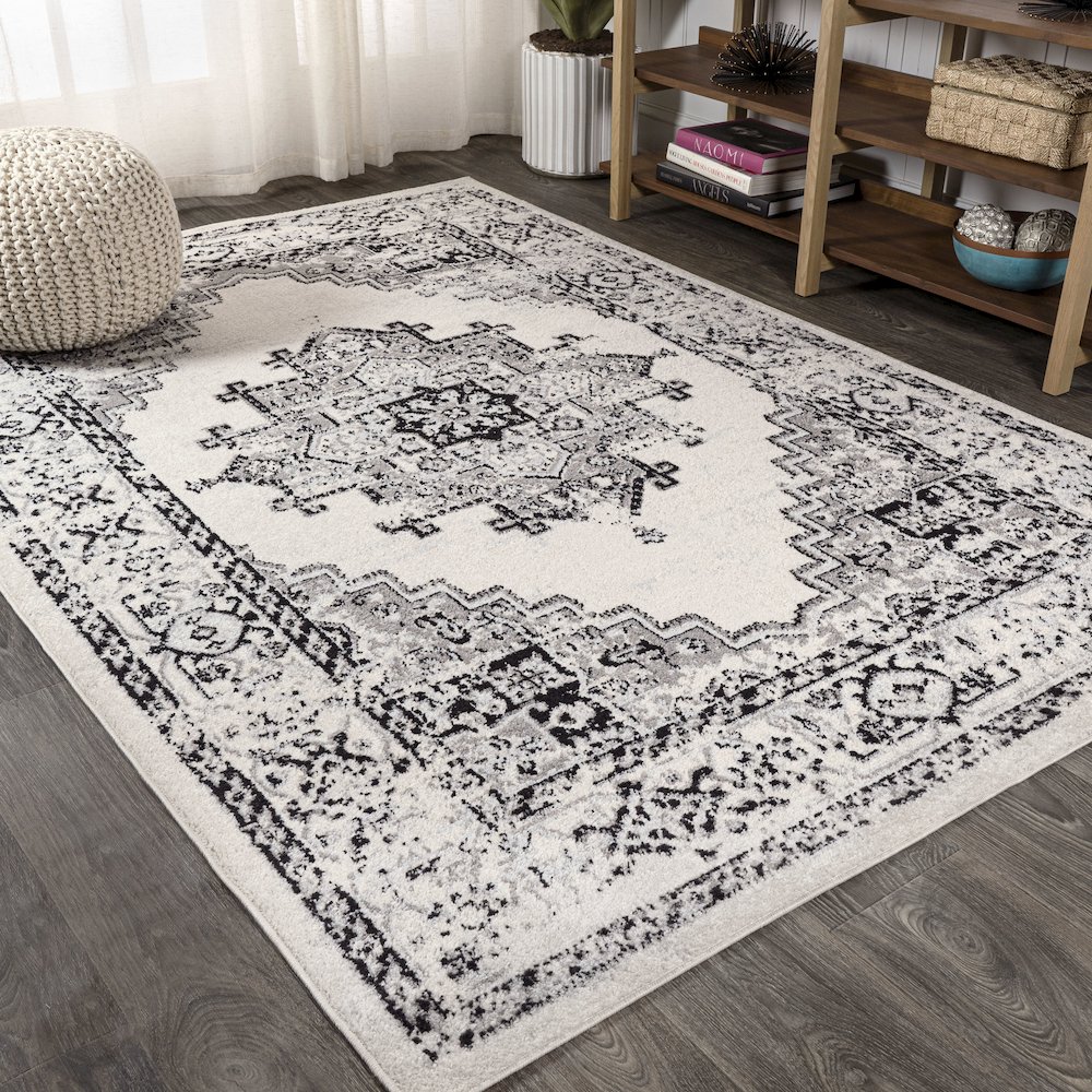 Inigo Cottage Medallion Area Rug. Picture 2