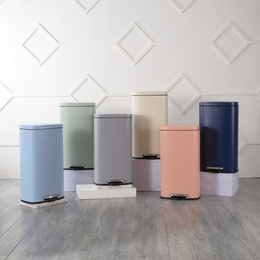 Curtis Step-Open Trash Can. Picture 5