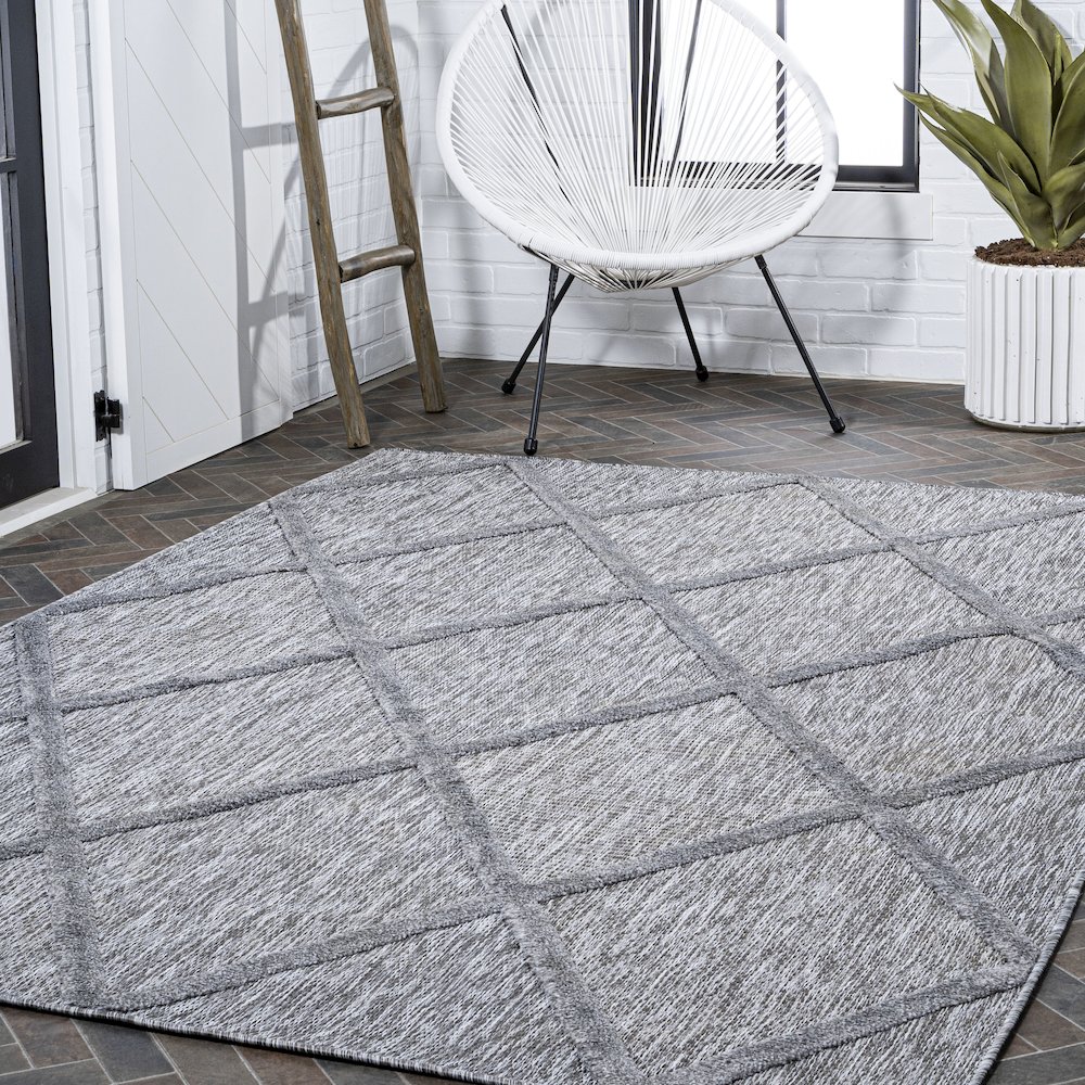 Salines Diamond Trellis Indoor/Outdoor Area Rug. Picture 9