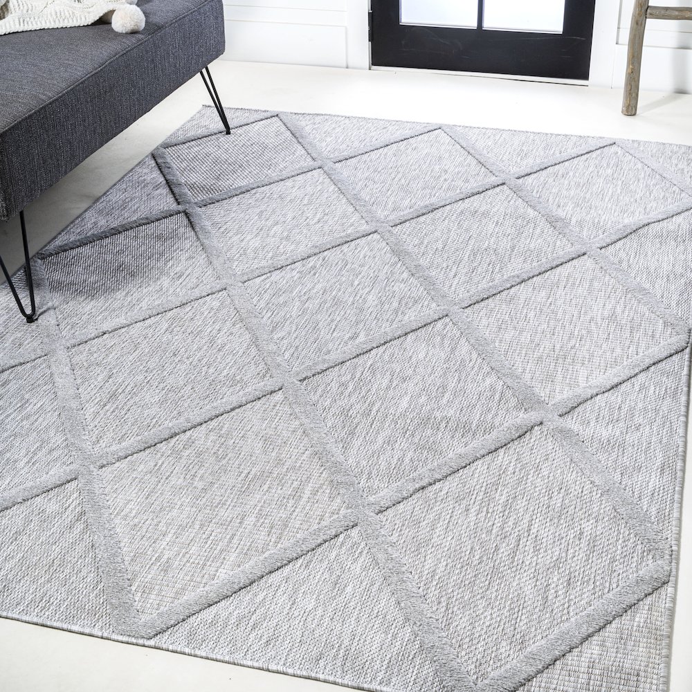Salines Diamond Trellis Indoor/Outdoor Area Rug. Picture 2