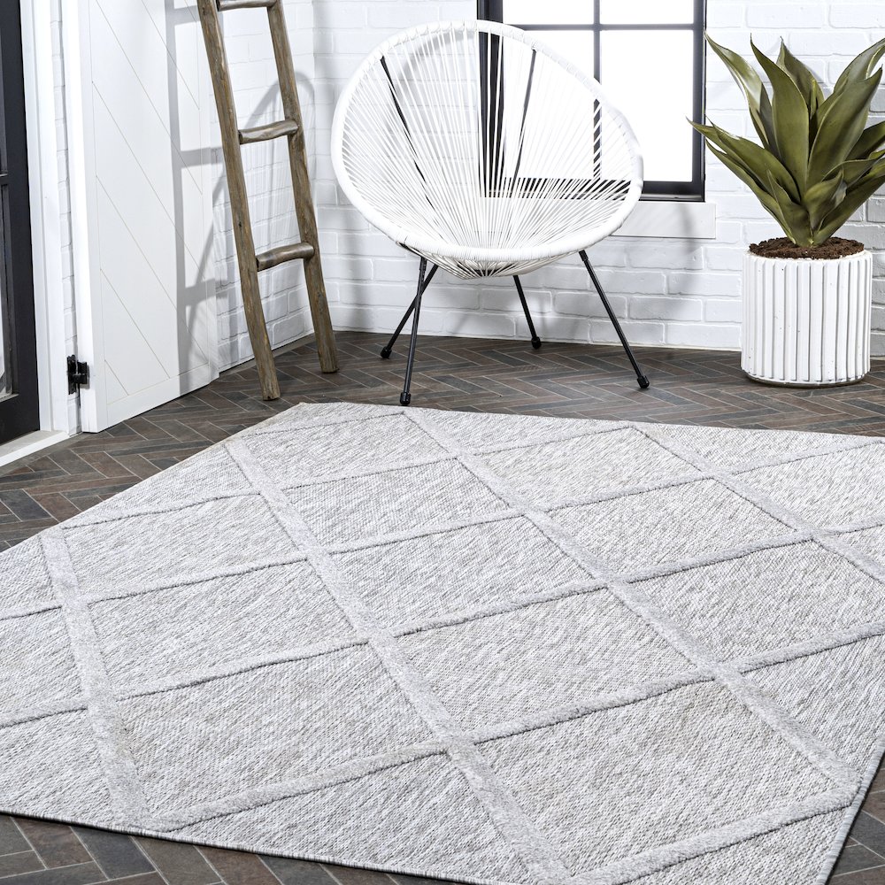 Salines Diamond Trellis Indoor/Outdoor Area Rug. Picture 9