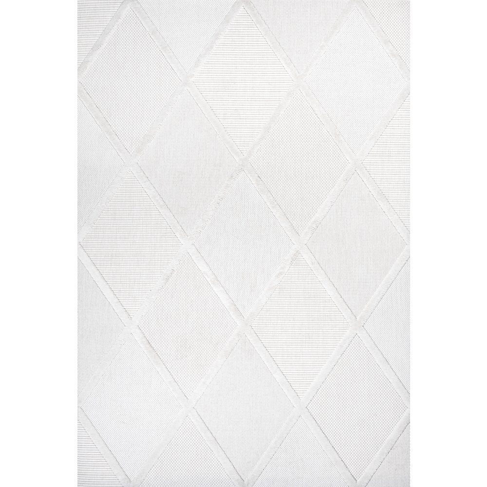 Salines Diamond Trellis Indoor/Outdoor Area Rug. Picture 1