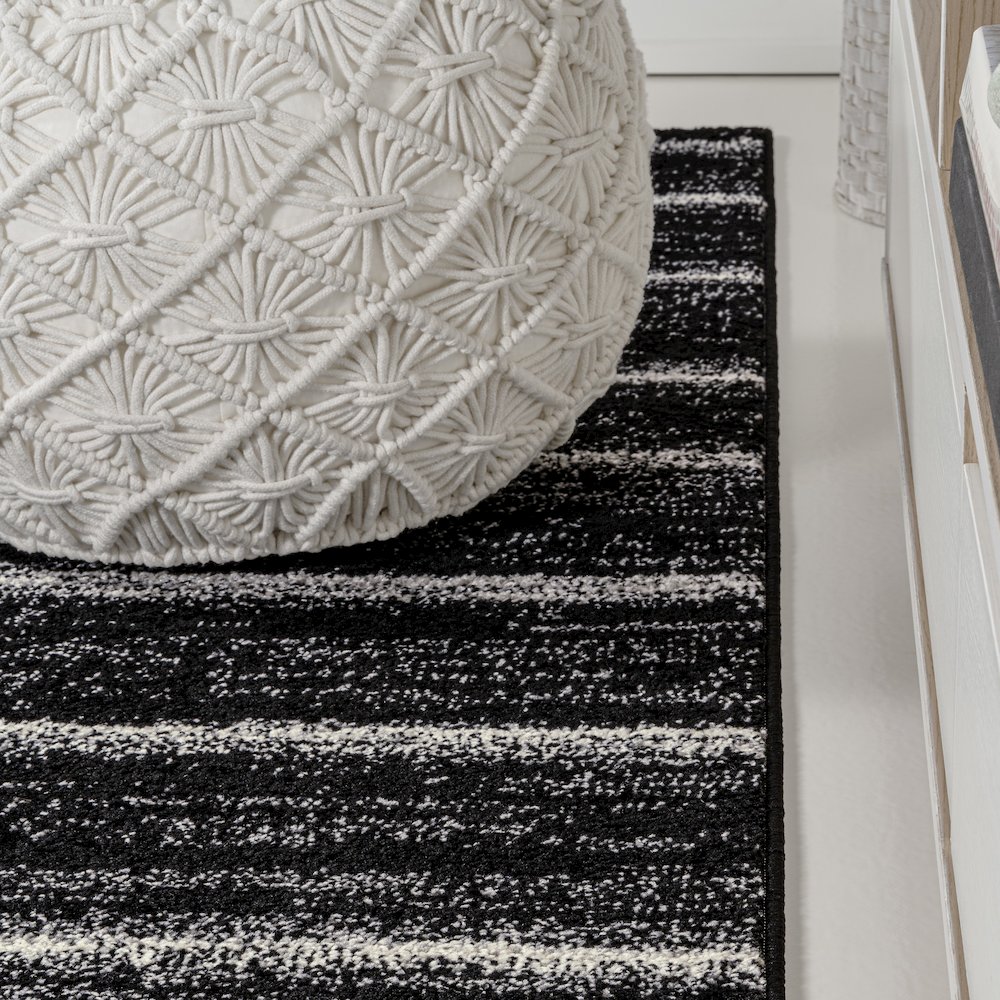 Williamsburg Minimalist Stripe Area Rug. Picture 5