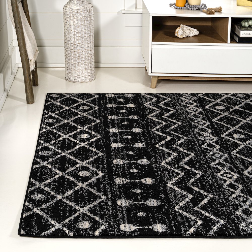 Aksil Moroccan Beni Souk Area Rug. Picture 1