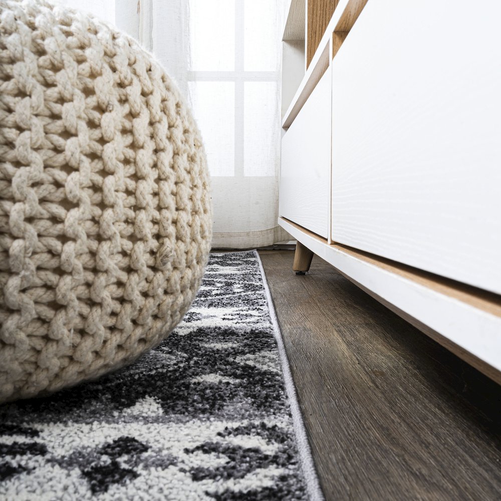 Sura Modern Kilim Geometric Area Rug. Picture 10