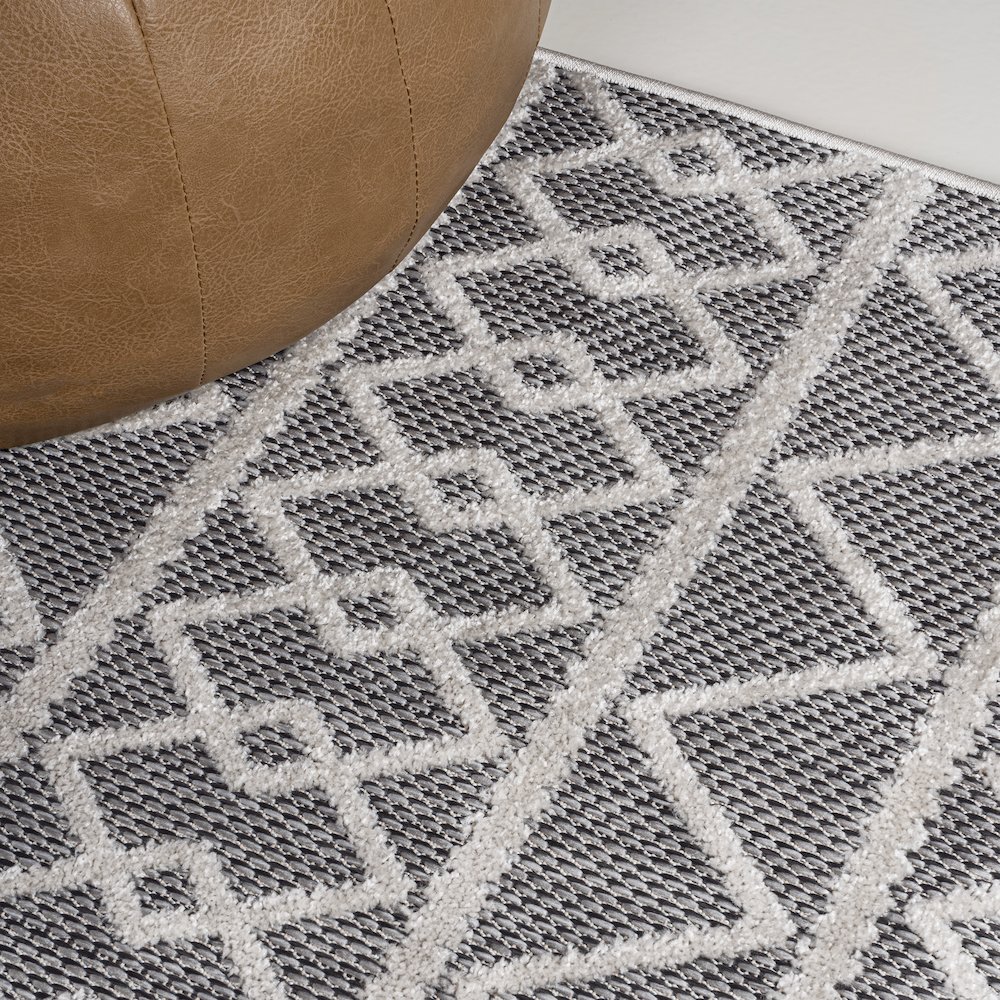 Aylan High-Low Pile Knotted Trellis Geometric Indoor/Outdoor Area Rug. Picture 10