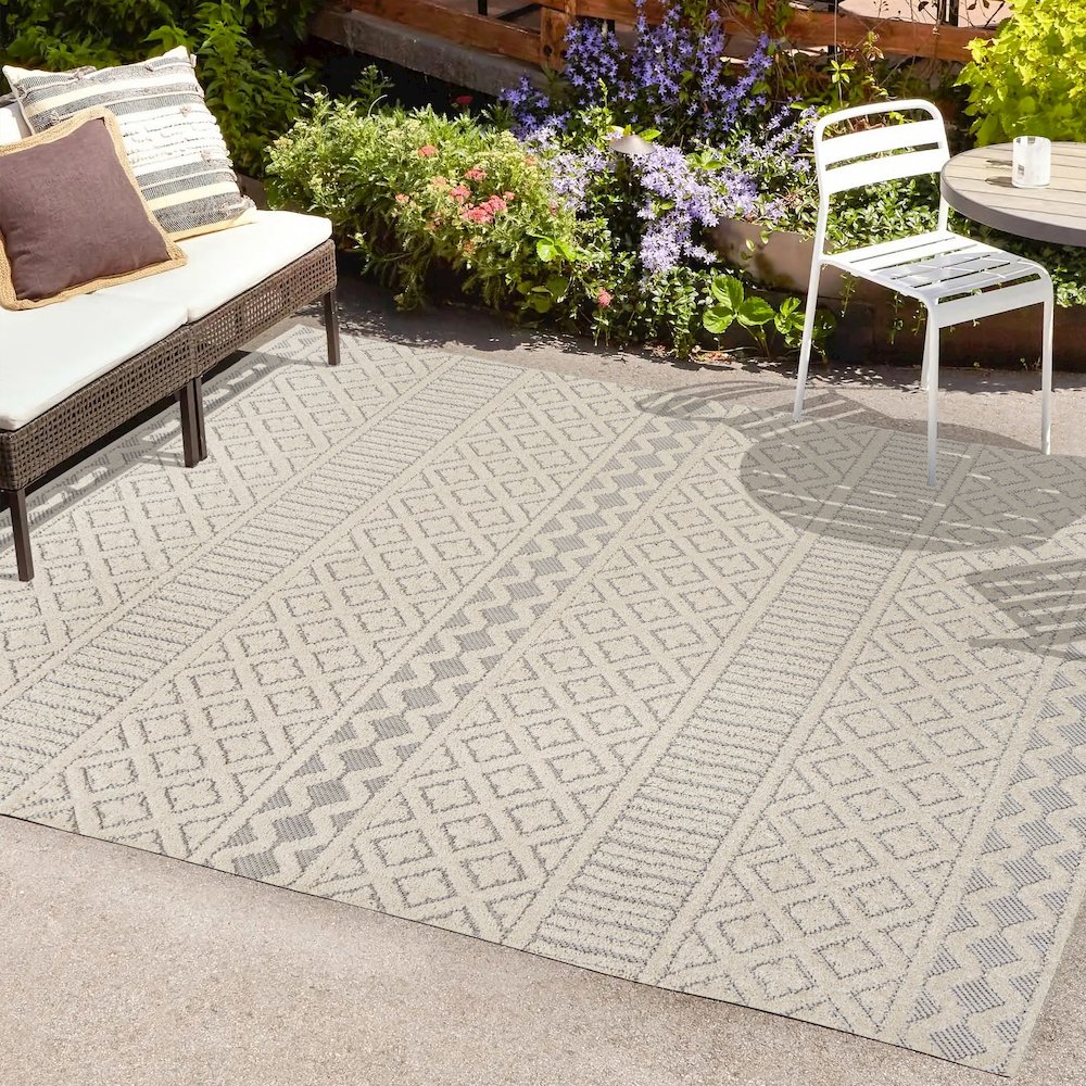 Ormond High-Low Modern Trellis Geometric Area Rug. Picture 6