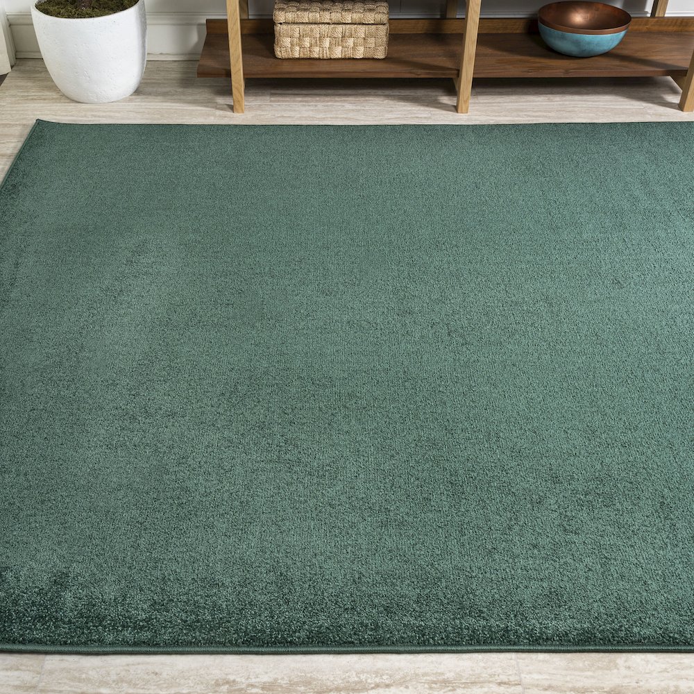 Haze Solid Low Pile Area Rug Emerald. Picture 3