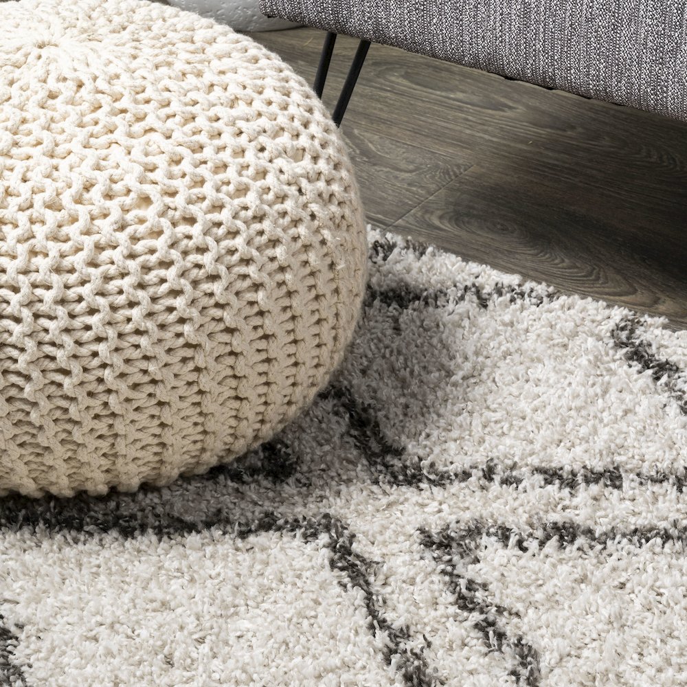 Soller Diamond Trellis Shag Area Rug. Picture 7