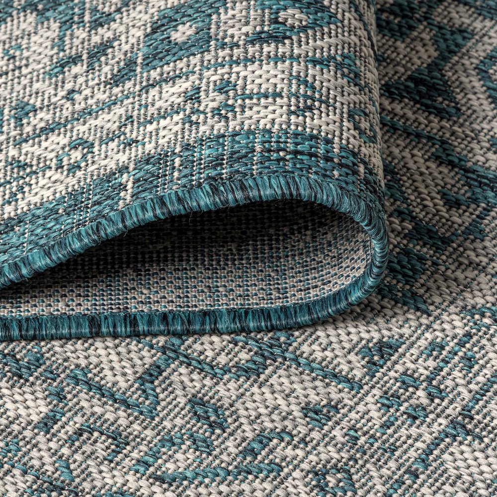 Sinjuri Medallion Textured Weave Indoor/Outdoor Area Rug. Picture 9