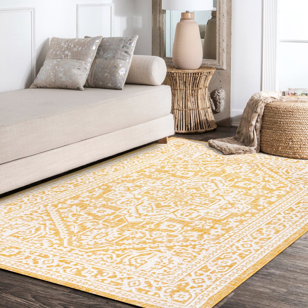 Sinjuri Medallion Textured Weave Indoor/Outdoor Area Rug. Picture 14