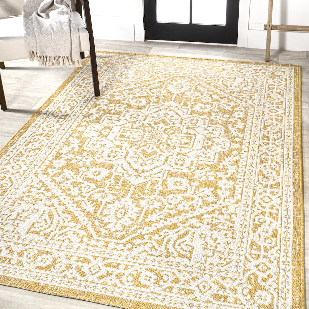Sinjuri Medallion Textured Weave Indoor/Outdoor Area Rug. Picture 2