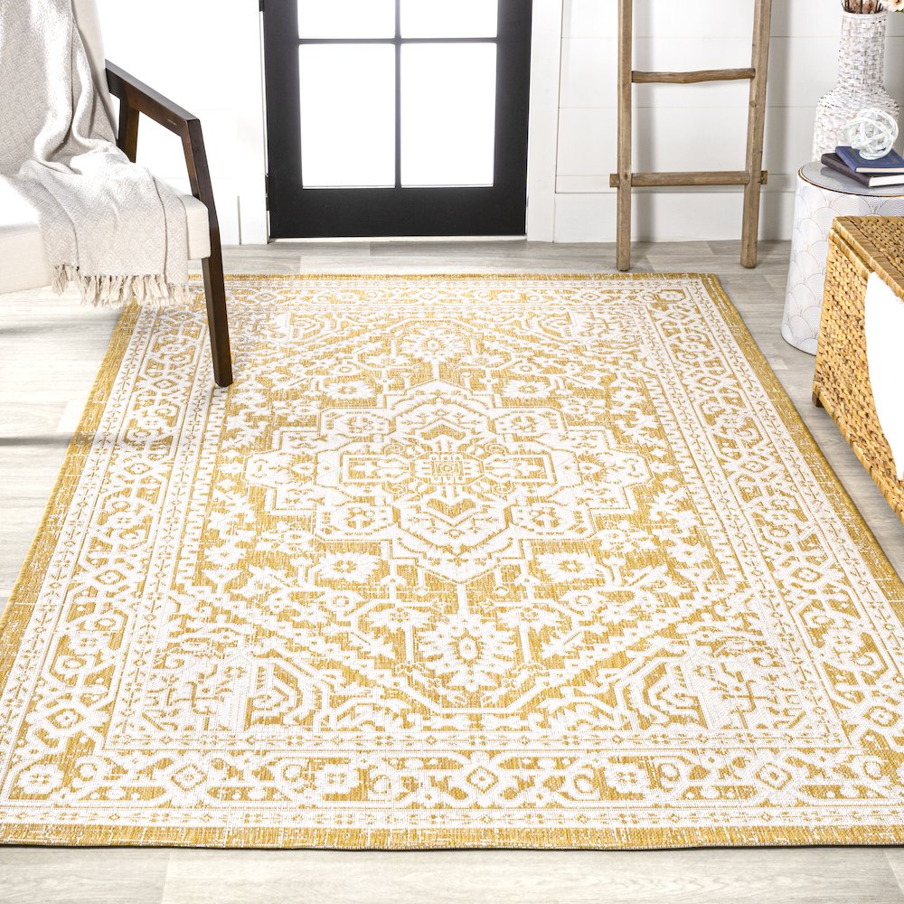 Sinjuri Medallion Textured Weave Indoor/Outdoor Area Rug. Picture 4