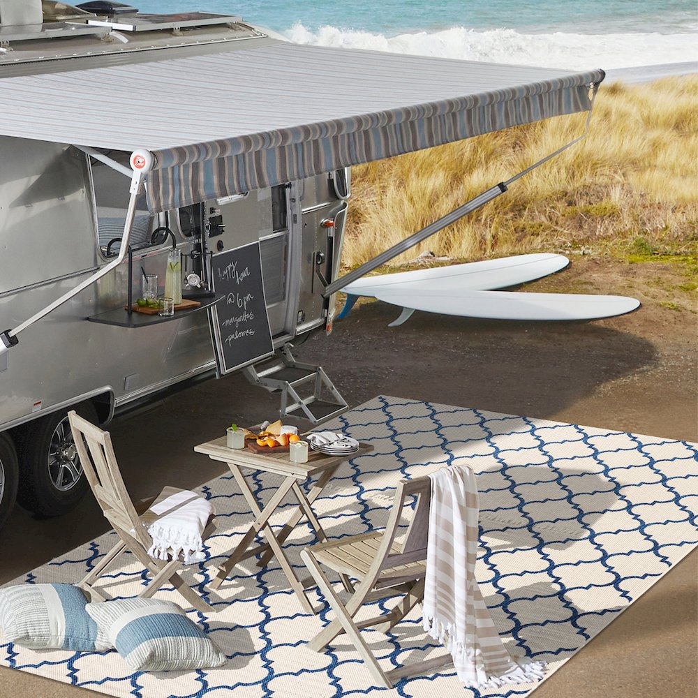 Arabesque Ogee Trellis Indoor/Outdoor Area Rug. Picture 15
